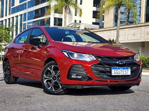 Cruze Sport6 RS é o único hatch médio de marca generalista vendido no