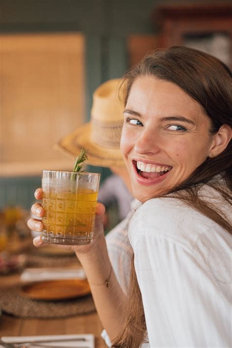 Socialites Are Drinking Non Alcoholic Drinks With Mushrooms - RYZE Superfoods