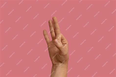 Жест языка жестов, изолированные на розовом | Бесплатно Фото
