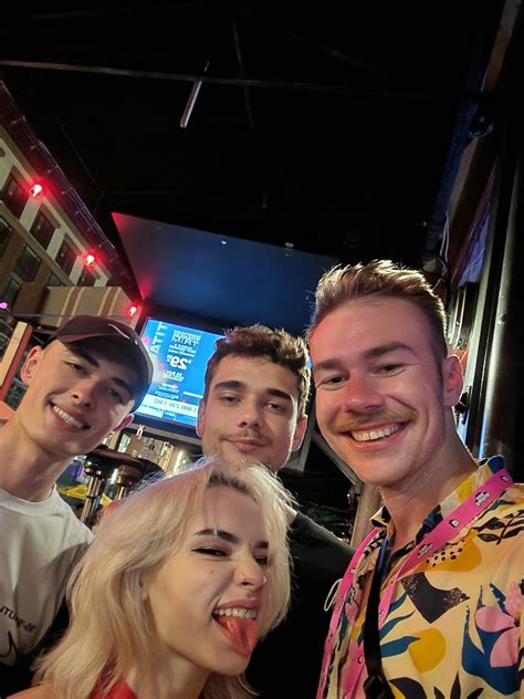 Theo on Twitter: "Twitchcon was unreal, saw some old friends and made
