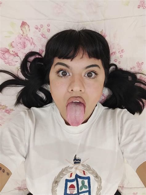 spit on my tongue honey | Scrolller