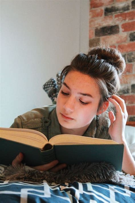 Reading | Portrait, Action pose reference, Action poses