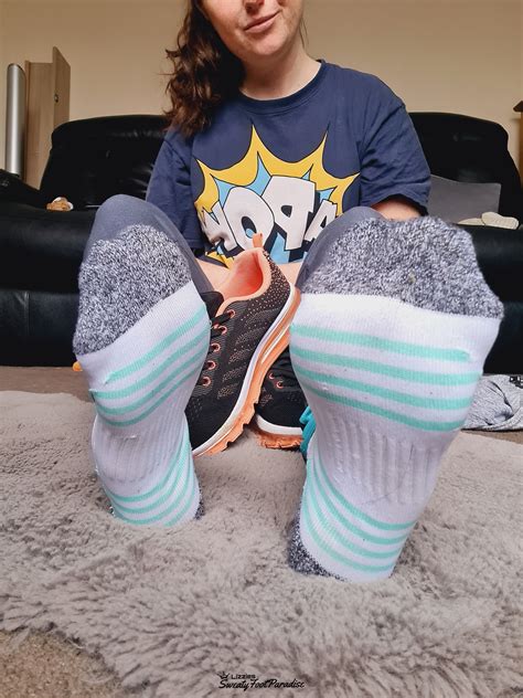 [Selling] Wanna sniff my dirty work socks?? : r/GymSocks