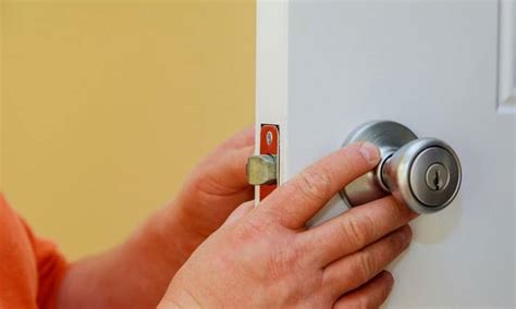 how to install bedroom door lock