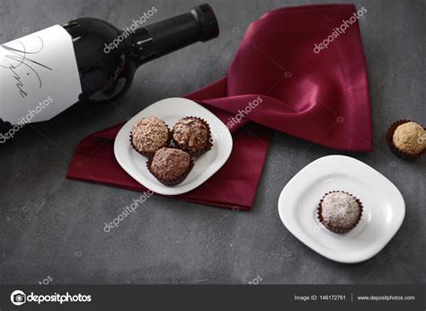 Lahodné čokoládové lanýže — Stock Fotografie © belchonock #146172761