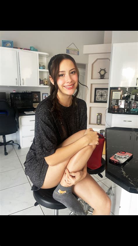 Avaryana (@avaryanarosetv) - Urlebird