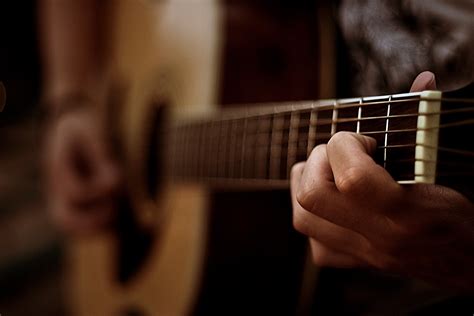 Learn Guitar Tips: Various Ways to Learn How to Play an Acoustic Guitar