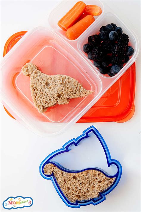 Easy Cut-Out Dinosaur Sandwiches | MOMables