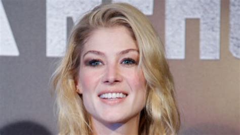 Rosamund Pike to star in Gone Girl