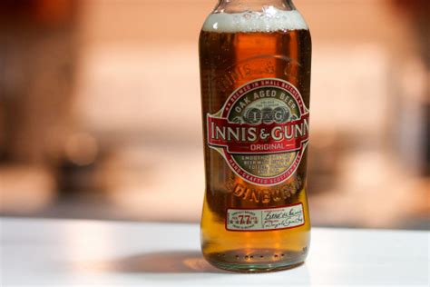 gambar minum botol bir suvenir minuman keras minuman beralkohol
