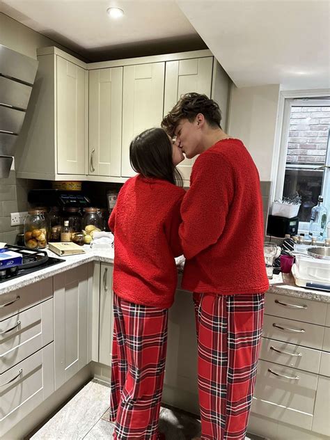Pin by yas on para recrear con mi novio in 2025 | Matching couple