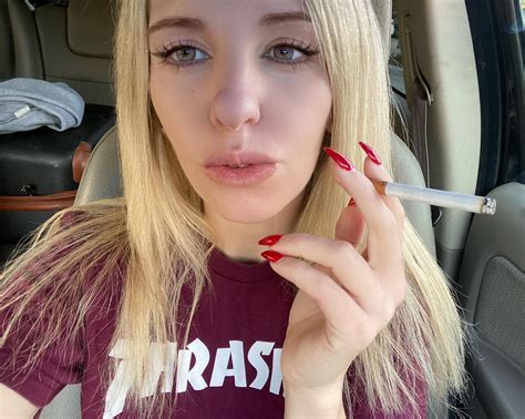 Another smoke in my car 🚗 : r/smokingfetish