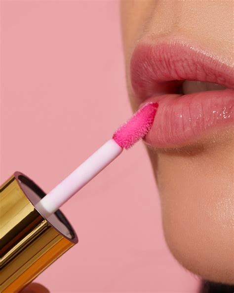 This Simple Winky Lux Tip Transforms Your Lips (Like Pokimane's!) - txmsj5d