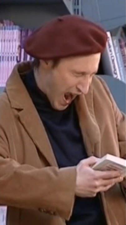 Книги перед сном😂 [6 кадров] #6кадров #funny #приколы #юмор #сериалы # ...