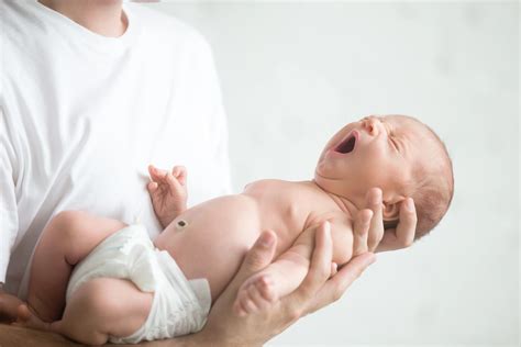 cara mengeluarkan lendir di tenggorokan bayi 1