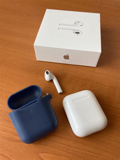 Prodám nabíjecí pouzdro Airpods 2. gen. - Apple Bazar