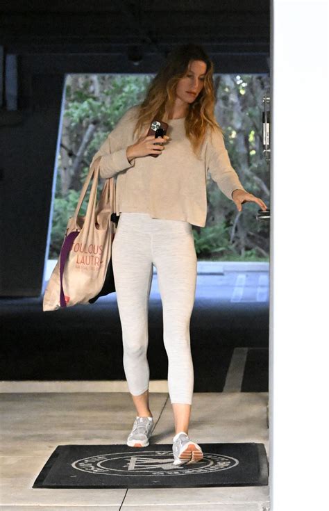 GISELE BUNDCHEN Out and About in Miami 03/12/2024 – HawtCelebs
