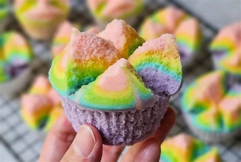 bolu kukus warna warni  menemani santaimu