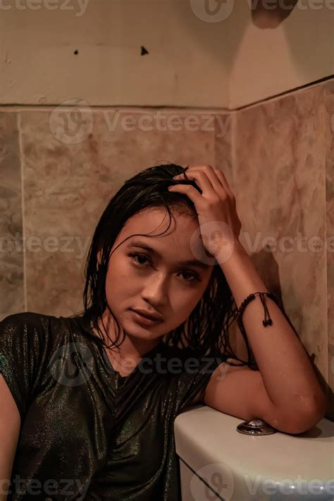 wet oriental women