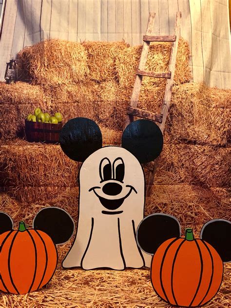 Hand Painted Mickey Mouse Ghost Halloween Yard Art - Etsy | Disney ...