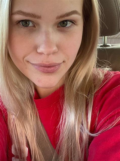 Katelyn Elizabeth's OnlyFans: A Study In Self-Promotion