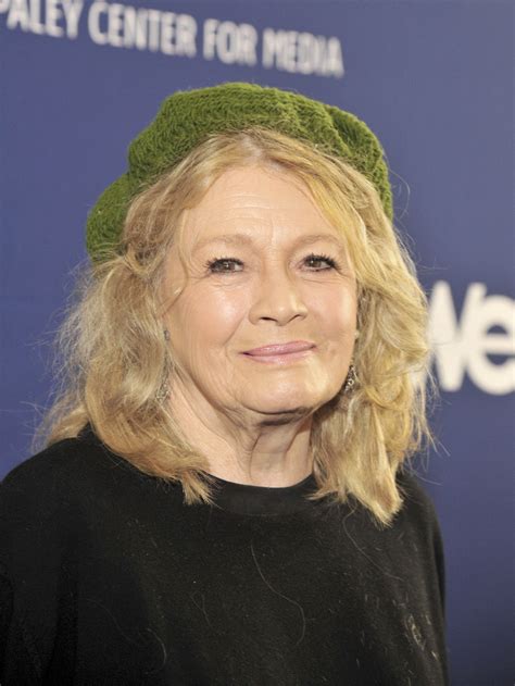 Angie Dickinson, de 91 años, vive sola en Beverly Hills con sus gatos