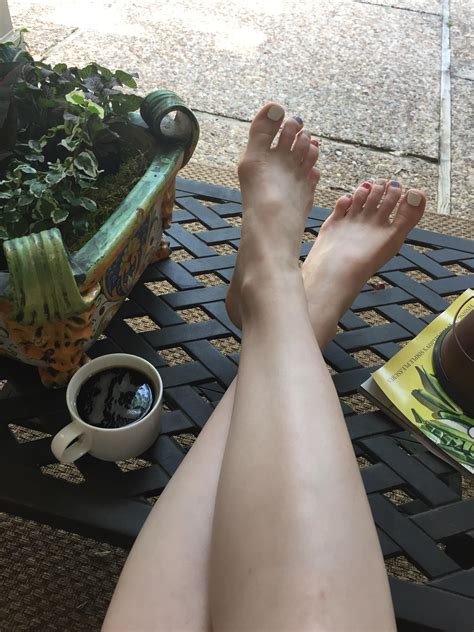 Good morning, toes! : r/VerifiedFeet