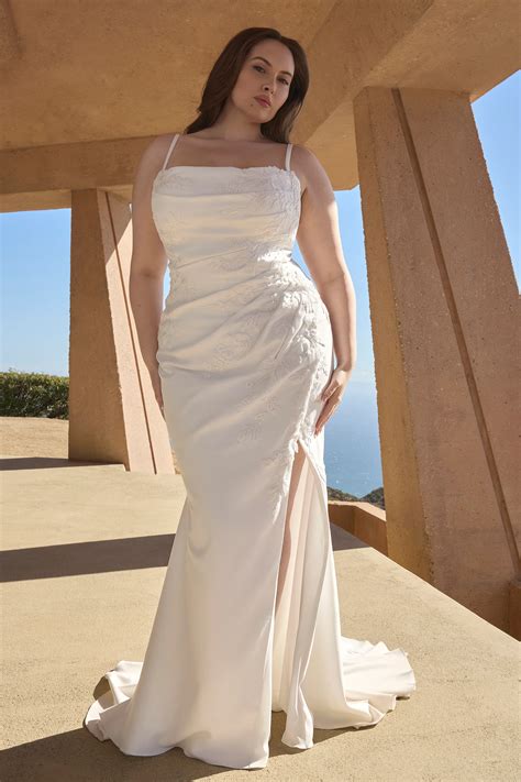 Casablanca Bridal Curvy Fall 2025 Plus Dresses | De La Rosa's Bridal
