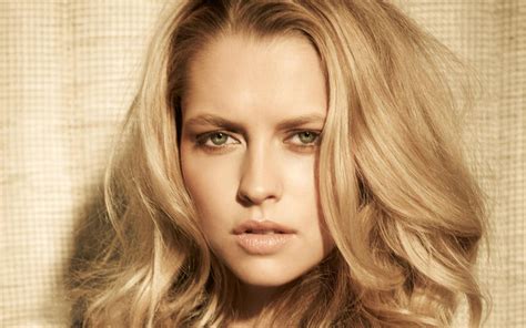 Teresa Palmer: Stunning Australian Actress HD Wallpaper