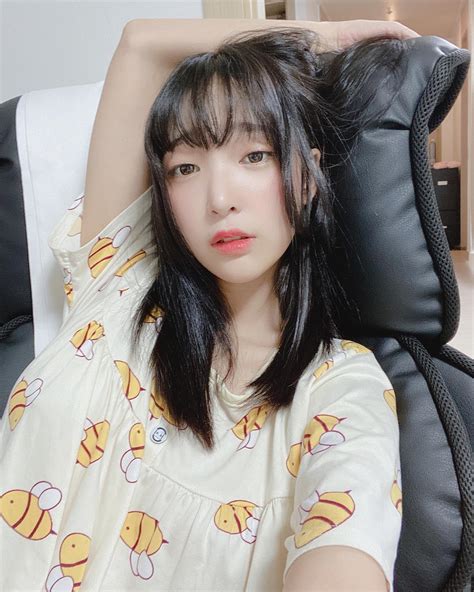 Model Kang Inkyung. – Charles's Issue & Humor