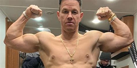 Mark Wahlberg Shows Off His Shirtless Body Transformation After Six ...