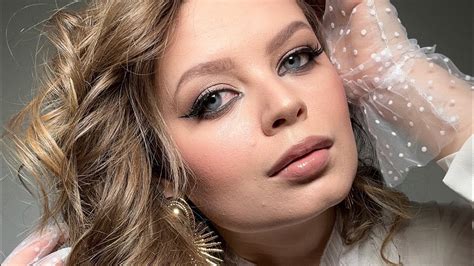 Наносим кремовые тени и учимся рисовать стрелки! 💄 - YouTube