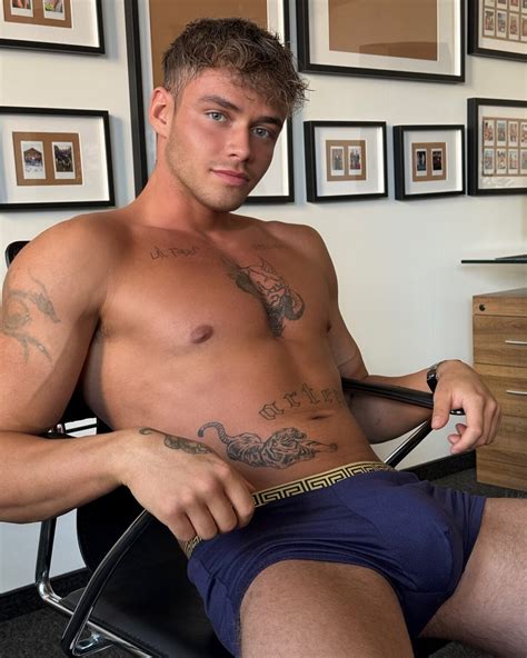 Jett Carter – Shirtless Celebs