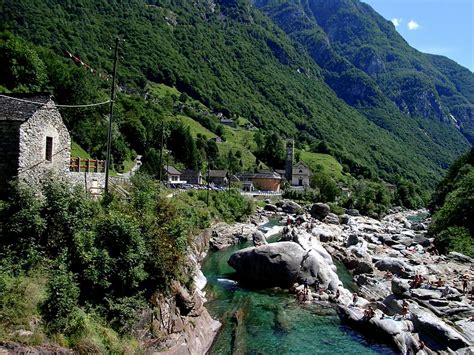 Верзаска в Швейцарии - самая прозрачная река