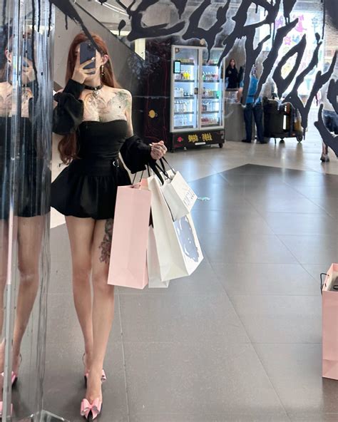 希希Gina | 纹身限定返场 | Instagram