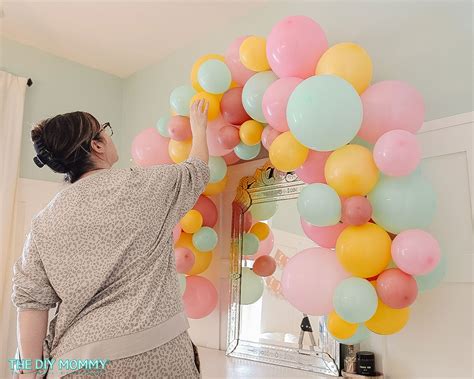 How to Make a Homemade Balloon Arch (Seriously Easy!) | The DIY Mommy