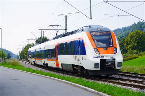 SWEG-ET 151 (94 80 1 442 151-5 D-SWEG)fährt in Münstertal ein (1.8.14 ...