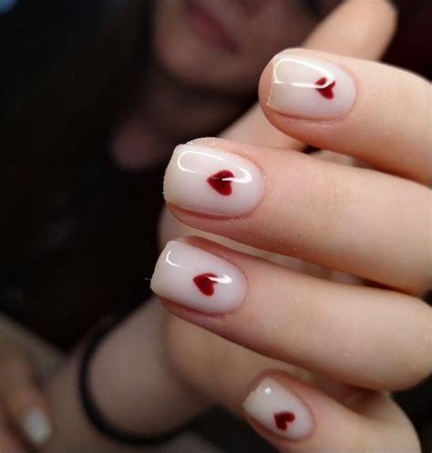 Маникюр на короткие ногти с сердечками | Short nail manicure, Minimal ...
