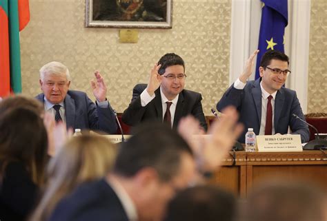 Гласуване в бюджетната комисия на 6 декември: председателят на ...