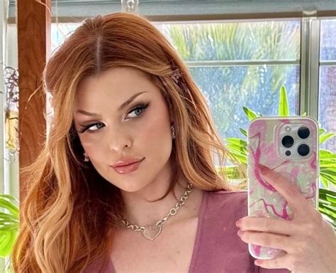 Elly Clutch Biography/Wiki, Career, Photos & More