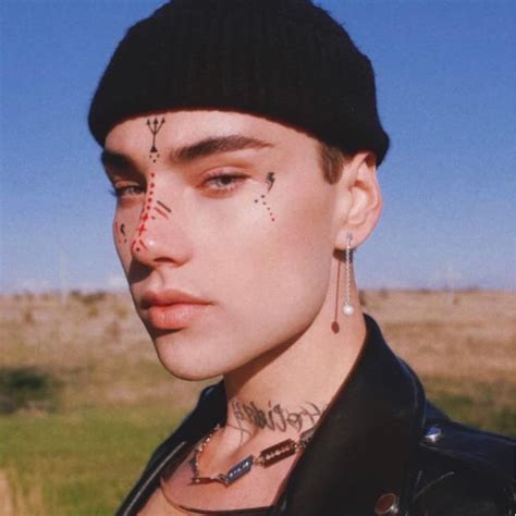 ХОЛИДЭЙ (HOLIDAYBOY) Lyrics, Songs, and Albums | Genius