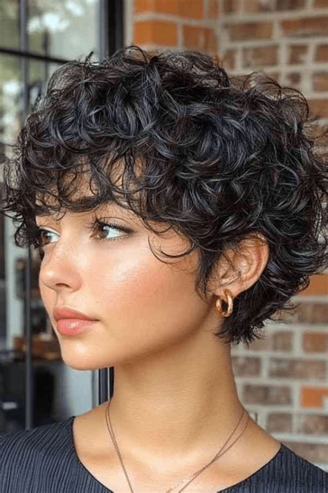 13 Short Curly Haircuts That Turn Heads (See What’s Trending!) — Haiirology Update