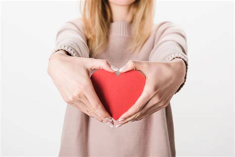 Кървене след менопауза: нормално ли е и какви са причините? | For Life