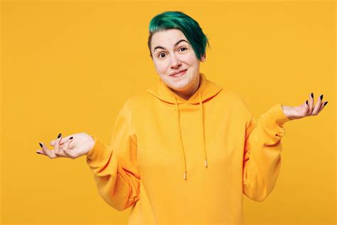 Here’s how to find other lesbians in public, according to the internet