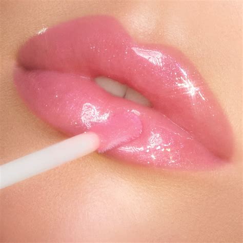 Lip Gloss Memories, Why Glossy Style Refuses to Fade