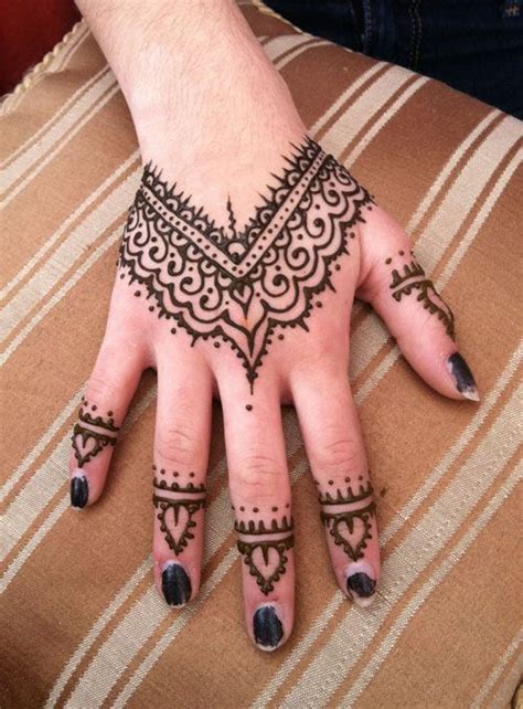 Pretty Henna Hand painted at one of our Art festivals. Henna Designs ...