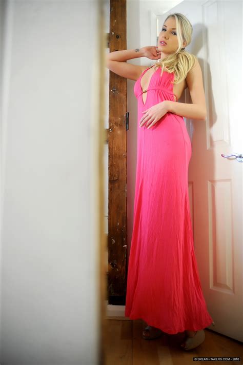 Danielle Maye Pictures in an Infinite Scroll - 3 Pictures