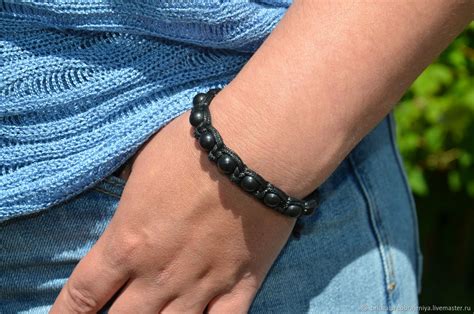 Женский браслет из шунгита Готовый женский браслет из шунгита в ...