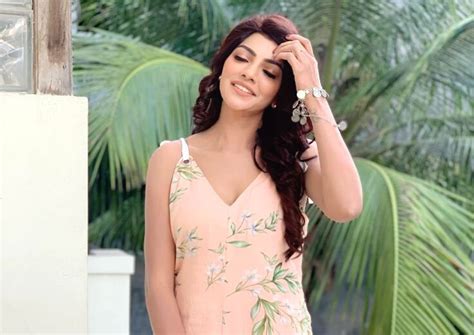 lahari shari age films wikipedia family    inserior