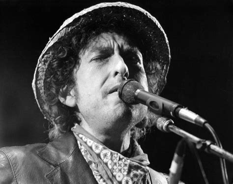Cantor Bob Dylan vai publicar novo livro em novembro | Vida & Arte | OPOVO+